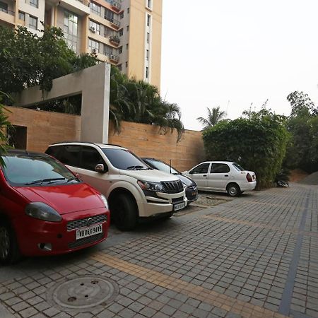 Capital O 10212 Hotel West Willows Xanadu โกลกาตา ภายนอก รูปภาพ