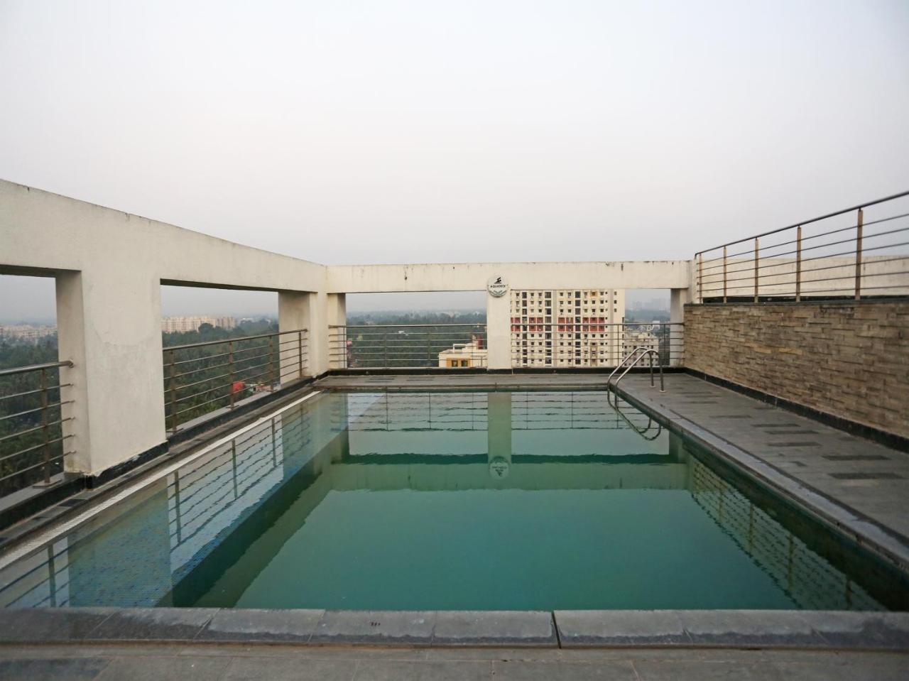 Capital O 10212 Hotel West Willows Xanadu โกลกาตา ภายนอก รูปภาพ