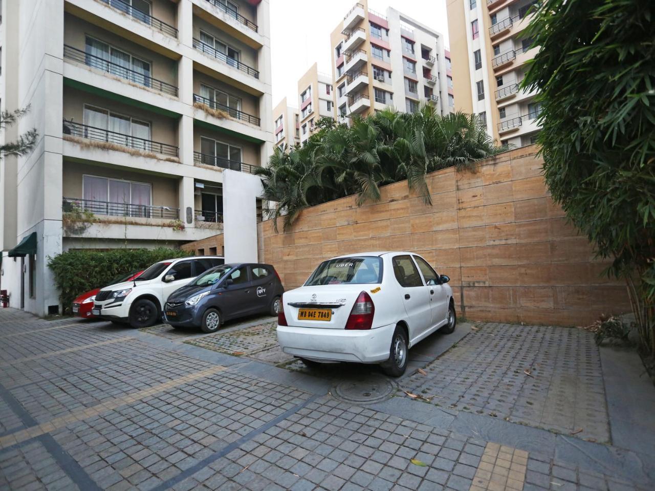 Capital O 10212 Hotel West Willows Xanadu โกลกาตา ภายนอก รูปภาพ