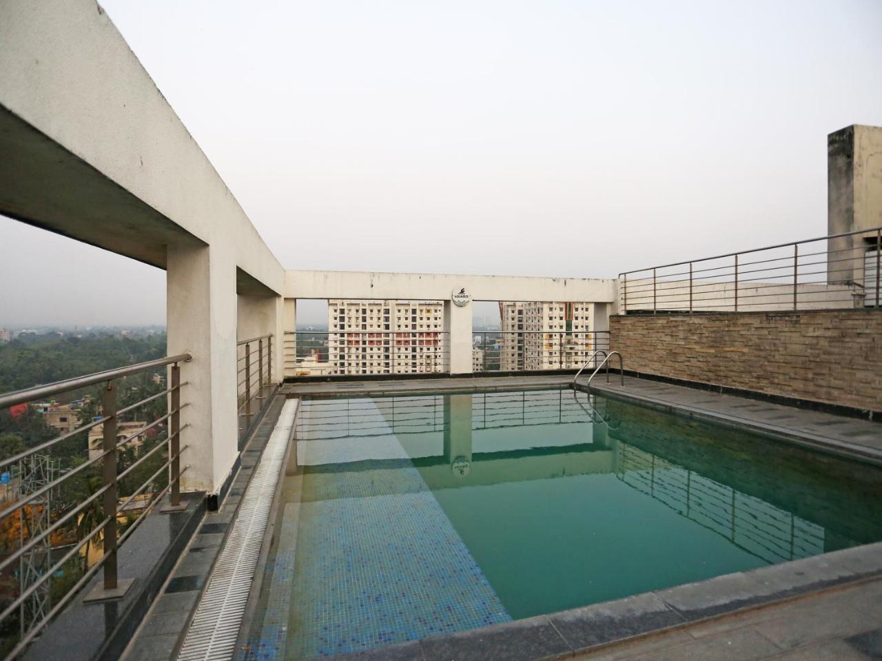 Capital O 10212 Hotel West Willows Xanadu โกลกาตา ภายนอก รูปภาพ