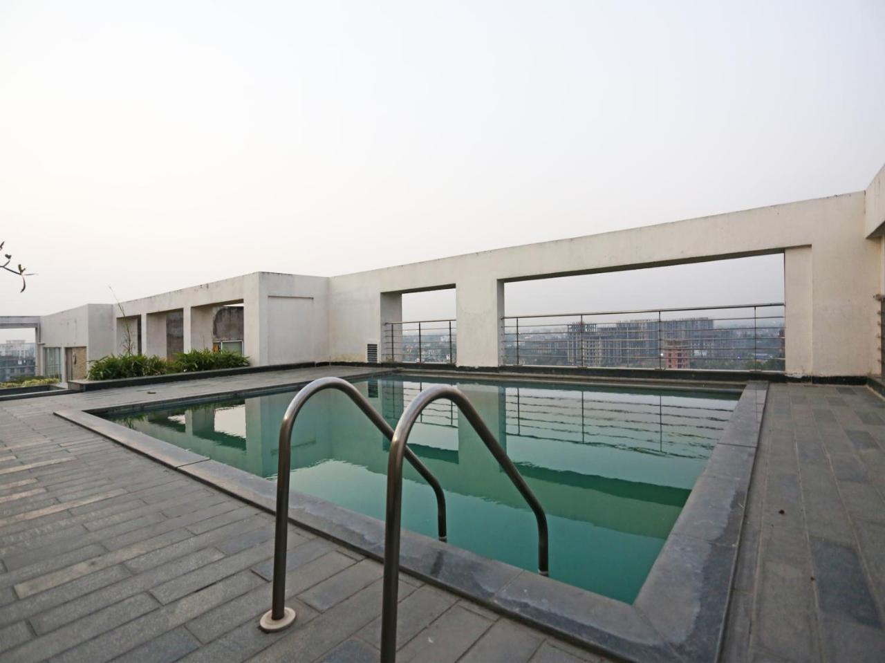 Capital O 10212 Hotel West Willows Xanadu โกลกาตา ภายนอก รูปภาพ