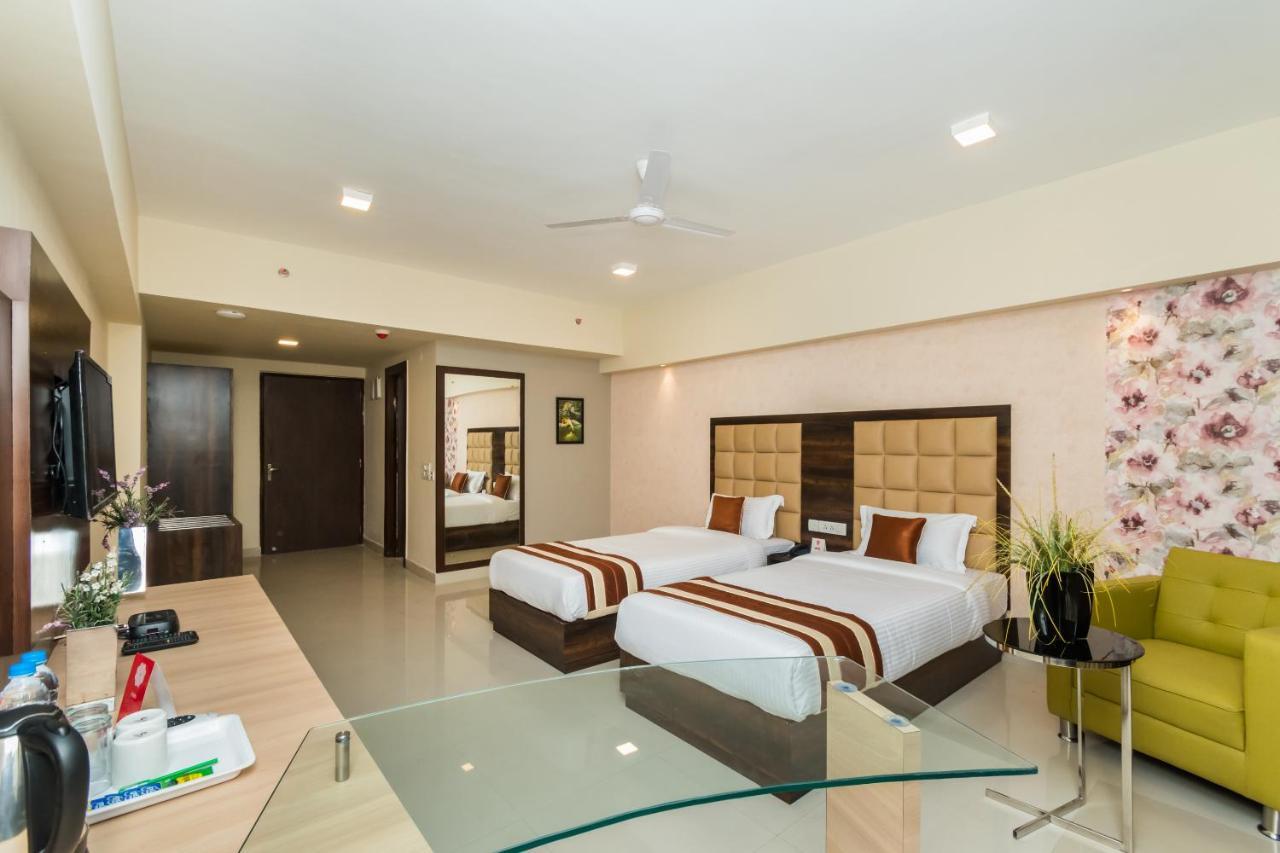 Capital O 10212 Hotel West Willows Xanadu โกลกาตา ภายนอก รูปภาพ