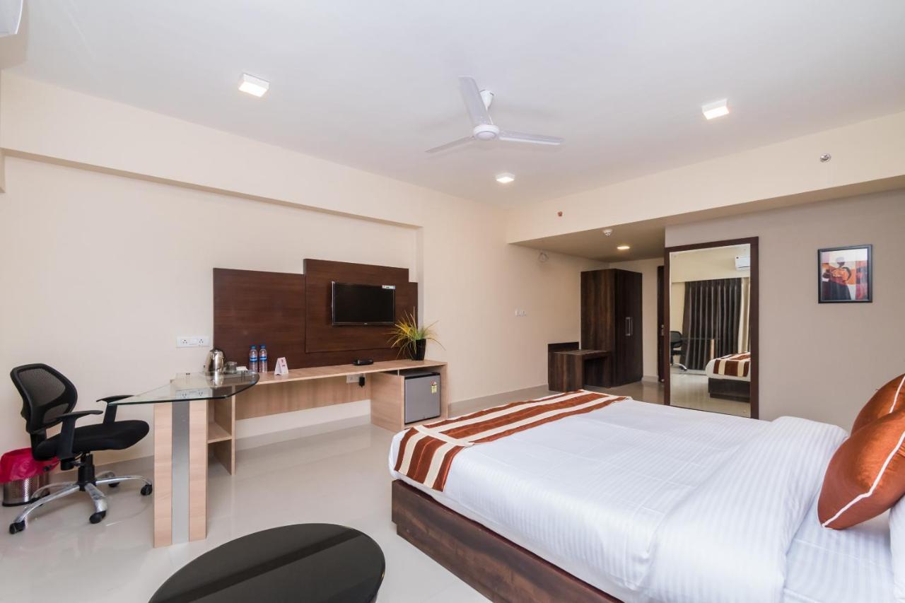 Capital O 10212 Hotel West Willows Xanadu โกลกาตา ภายนอก รูปภาพ