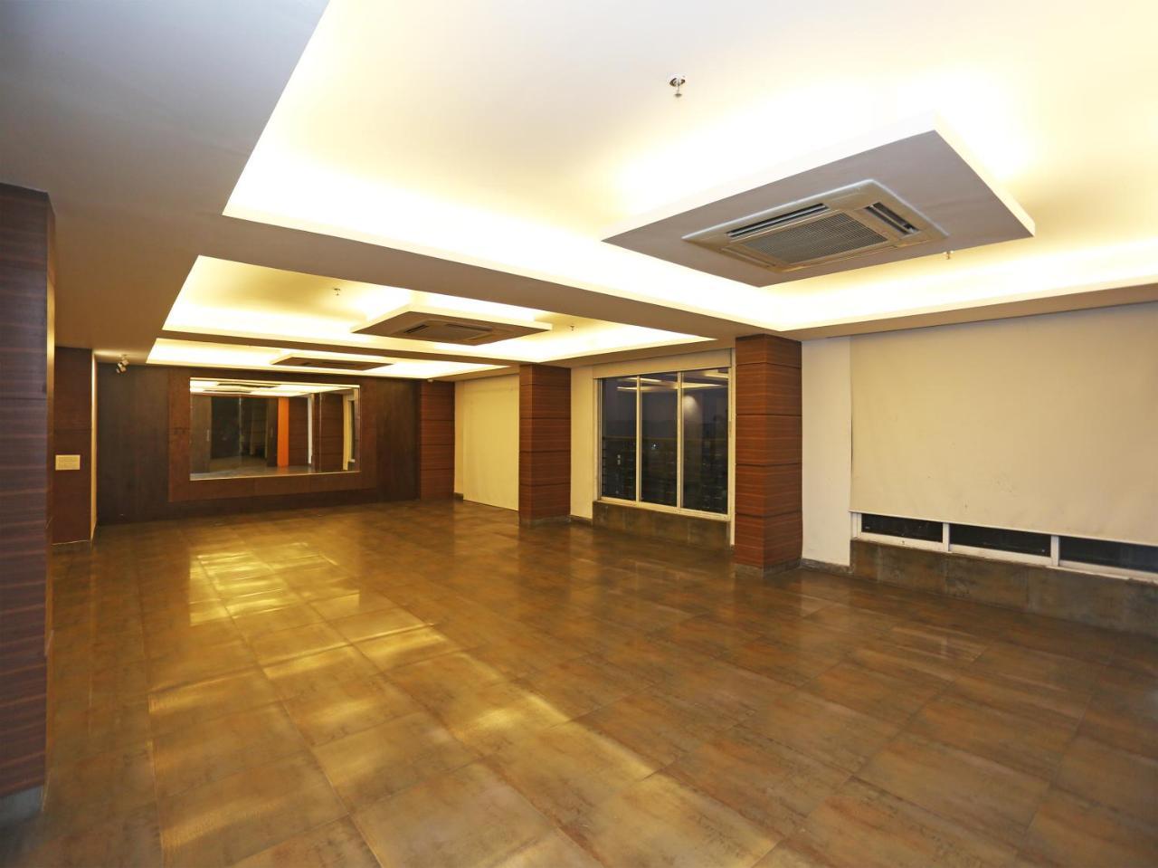 Capital O 10212 Hotel West Willows Xanadu โกลกาตา ภายนอก รูปภาพ