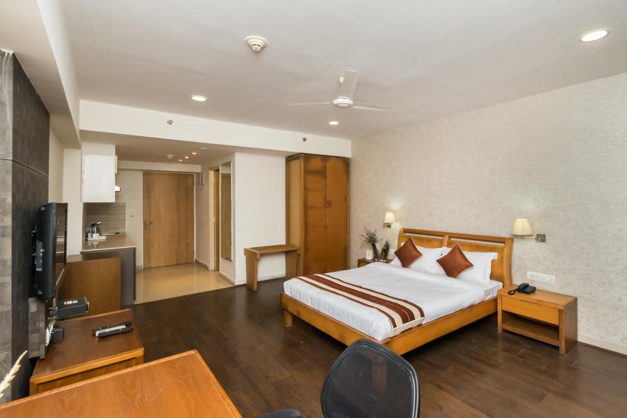 Capital O 10212 Hotel West Willows Xanadu โกลกาตา ภายนอก รูปภาพ