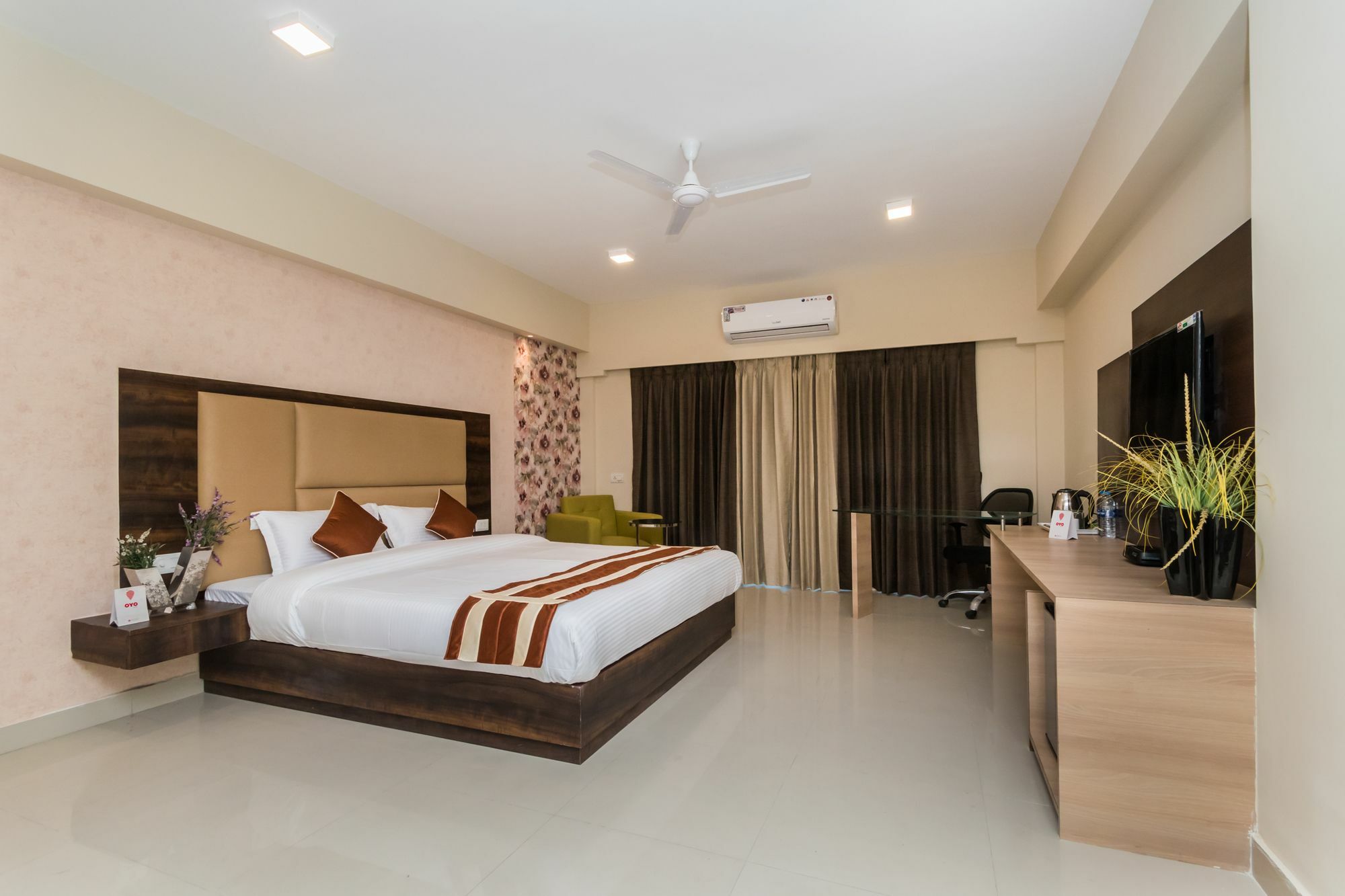 Capital O 10212 Hotel West Willows Xanadu โกลกาตา ภายนอก รูปภาพ