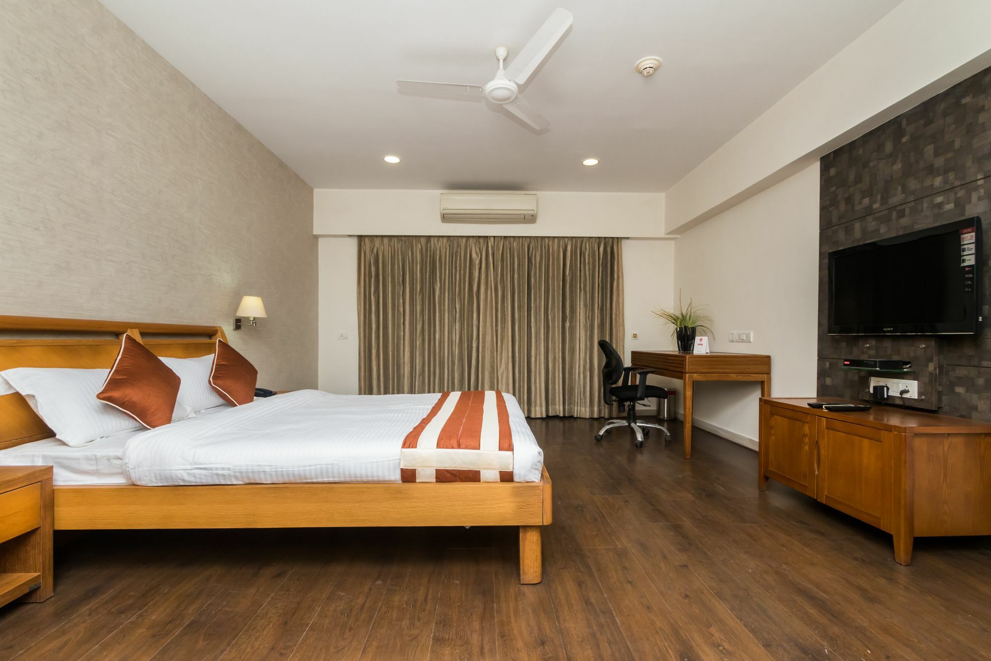 Capital O 10212 Hotel West Willows Xanadu โกลกาตา ภายนอก รูปภาพ