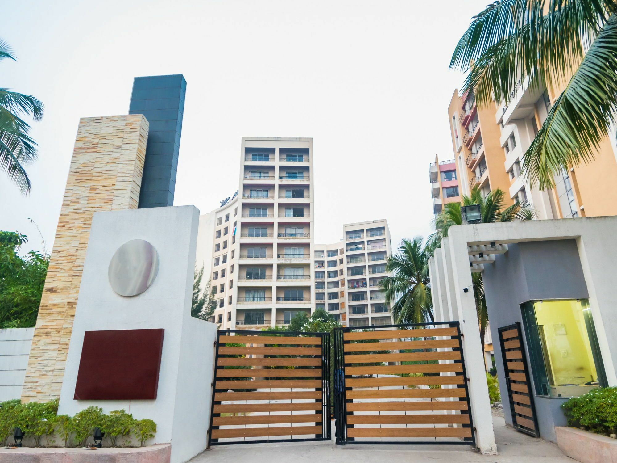 Capital O 10212 Hotel West Willows Xanadu โกลกาตา ภายนอก รูปภาพ