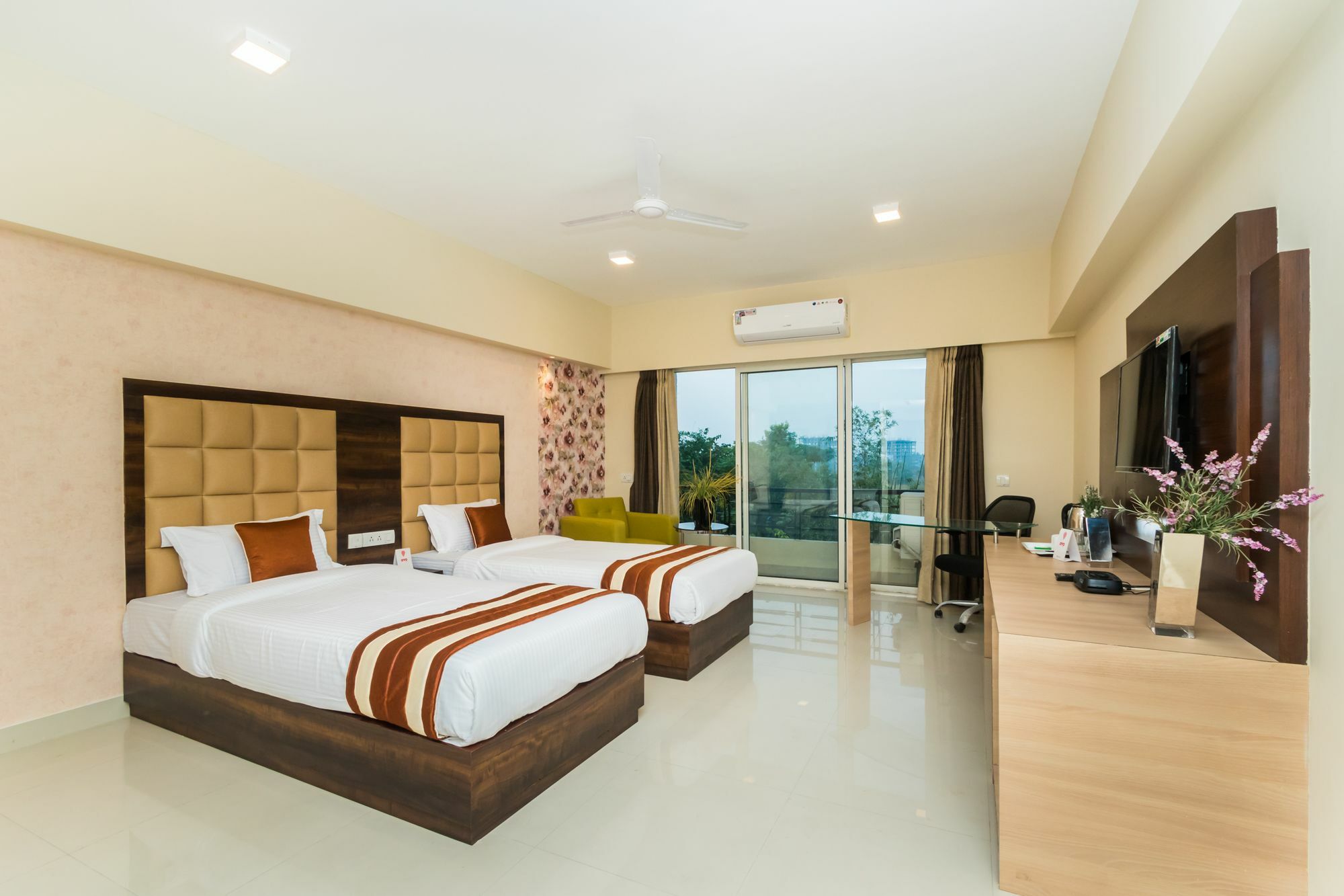 Capital O 10212 Hotel West Willows Xanadu โกลกาตา ภายนอก รูปภาพ